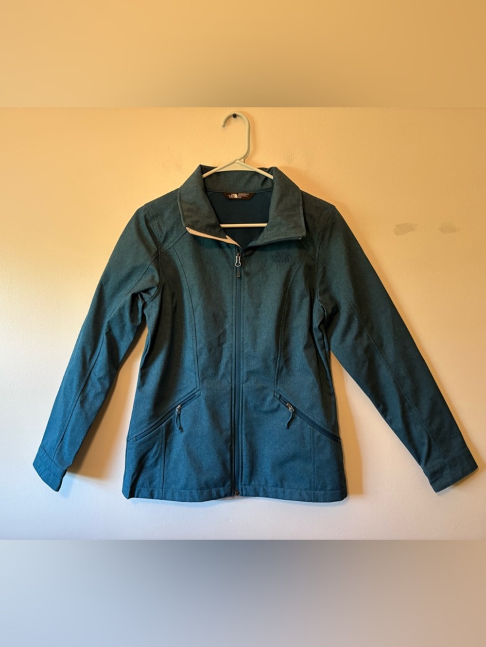 The North Face Women's Dark Teal Blue Utility Softshell Jacket, Size Medium